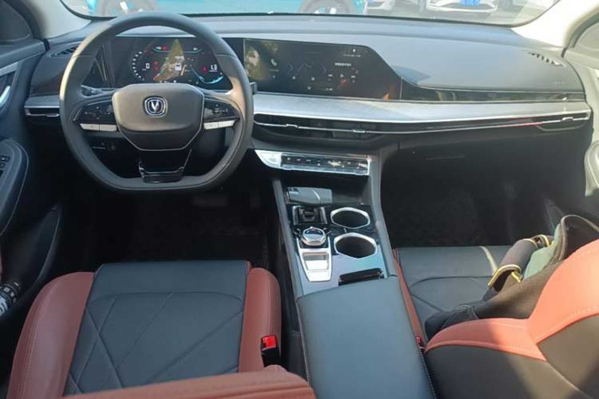 Used CHANGAN Eado 2024 PLUS Blue Whale NE 1.4T GDI DCT High-Energy Edition Center Console