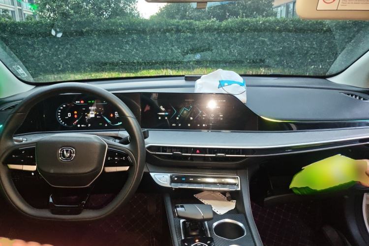 Used CHANGAN Eado 2024 PLUS Blue Whale NE 1.4T GDI DCT High-Energy Edition Center Console