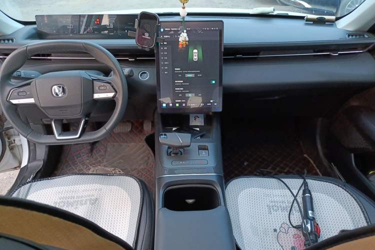 Used CHANGAN Eado 2024 1.5T GDI Automatic Prestige Edition Center Console