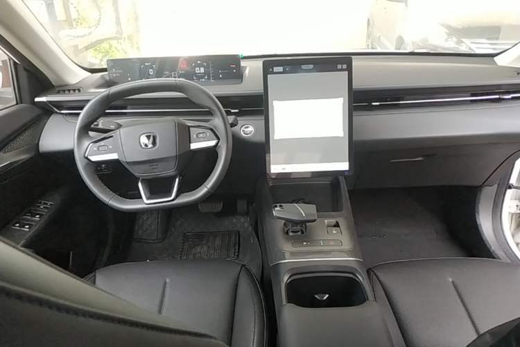 Used CHANGAN Eado 2024 1.5T GDI Automatic Prestige Edition Center Console