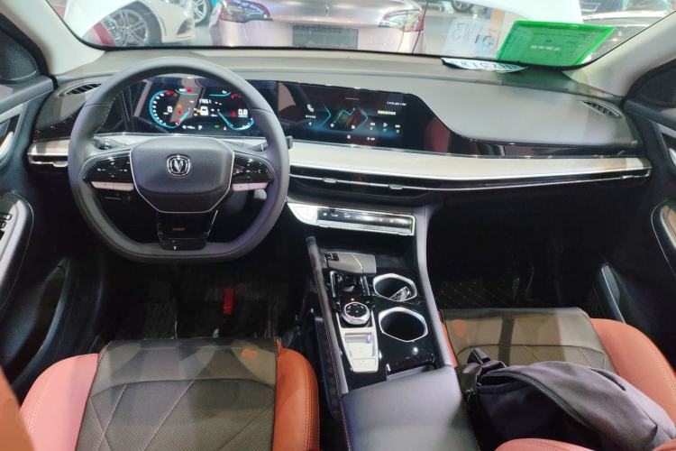 Used CHANGAN Eado 2024 PLUS Blue Whale NE 1.4T GDI DCT High-Energy Edition Center Console