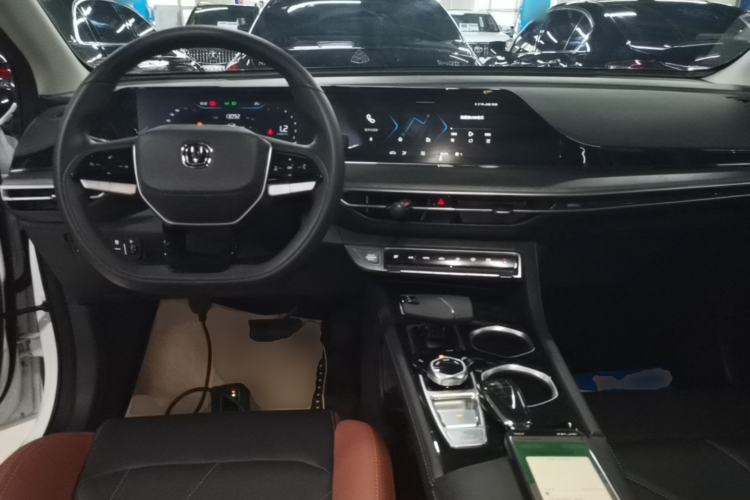 Used CHANGAN Eado 2024 PLUS Blue Whale NE 1.4T GDI DCT High-Energy Edition Center Console