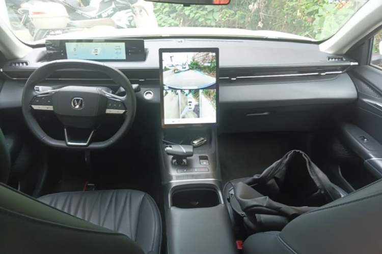 Used CHANGAN Eado 2024 1.5T GDI Automatic Flagship Edition Center Console