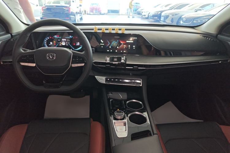 Used CHANGAN Eado 2024 PLUS Blue Whale NE 1.4T GDI DCT High-Energy Edition Center Console