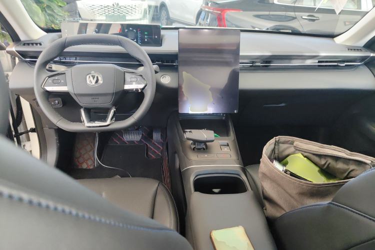 Used CHANGAN Eado 2024 1.5T GDI Automatic Prestige Edition Center Console