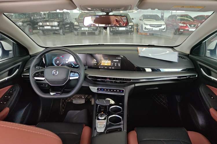 Used CHANGAN Eado 2024 PLUS Blue Whale NE 1.4T GDI DCT High-Energy Edition Center Console