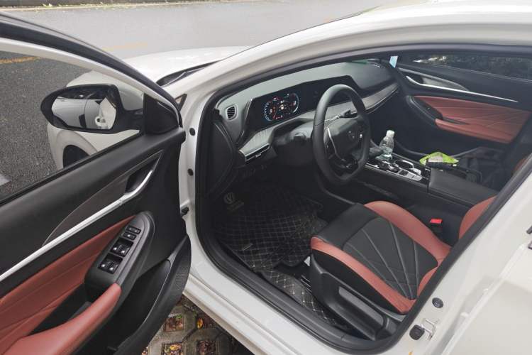 Used CHANGAN Eado 2024 PLUS Blue Whale NE 1.4T GDI DCT High-Energy Edition Driver Seat