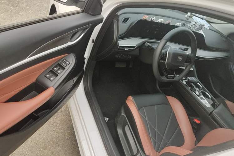 Used CHANGAN Eado 2024 PLUS Blue Whale NE 1.4T GDI DCT High-Energy Edition Driver Seat