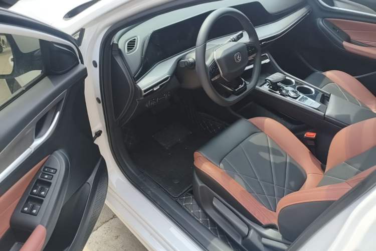 Used CHANGAN Eado 2024 PLUS Blue Whale NE 1.4T GDI DCT High-Energy Edition Driver Seat