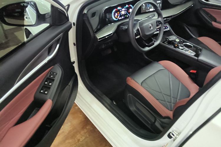Used CHANGAN Eado 2024 PLUS Blue Whale NE 1.4T GDI DCT High-Energy Edition Driver Seat