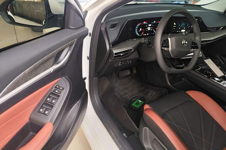 Used CHANGAN Eado 2024 PLUS Blue Whale NE 1.4T GDI DCT High-Energy Edition Driver Seat