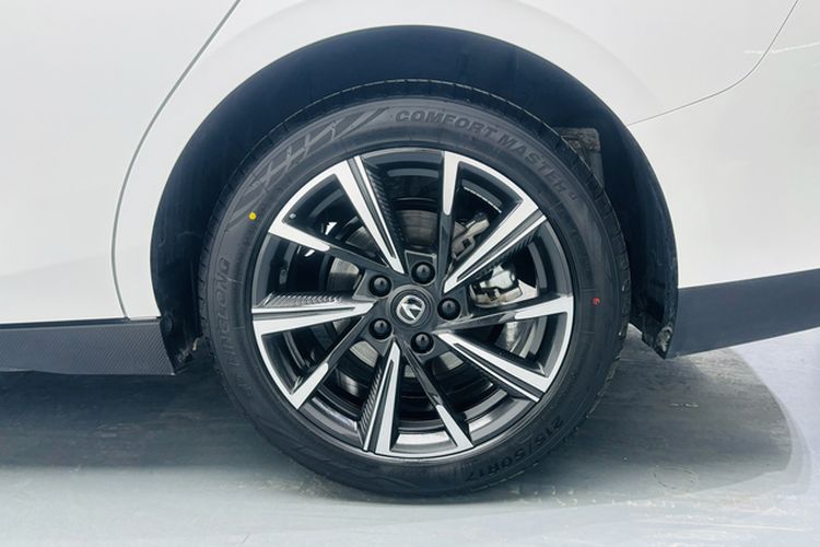 Used CHANGAN Eado 2024 1.5T GDI Automatic Flagship Edition Exterior 4