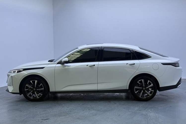 Used CHANGAN Eado 2024 1.5T GDI Automatic Prestige Edition Exterior 4