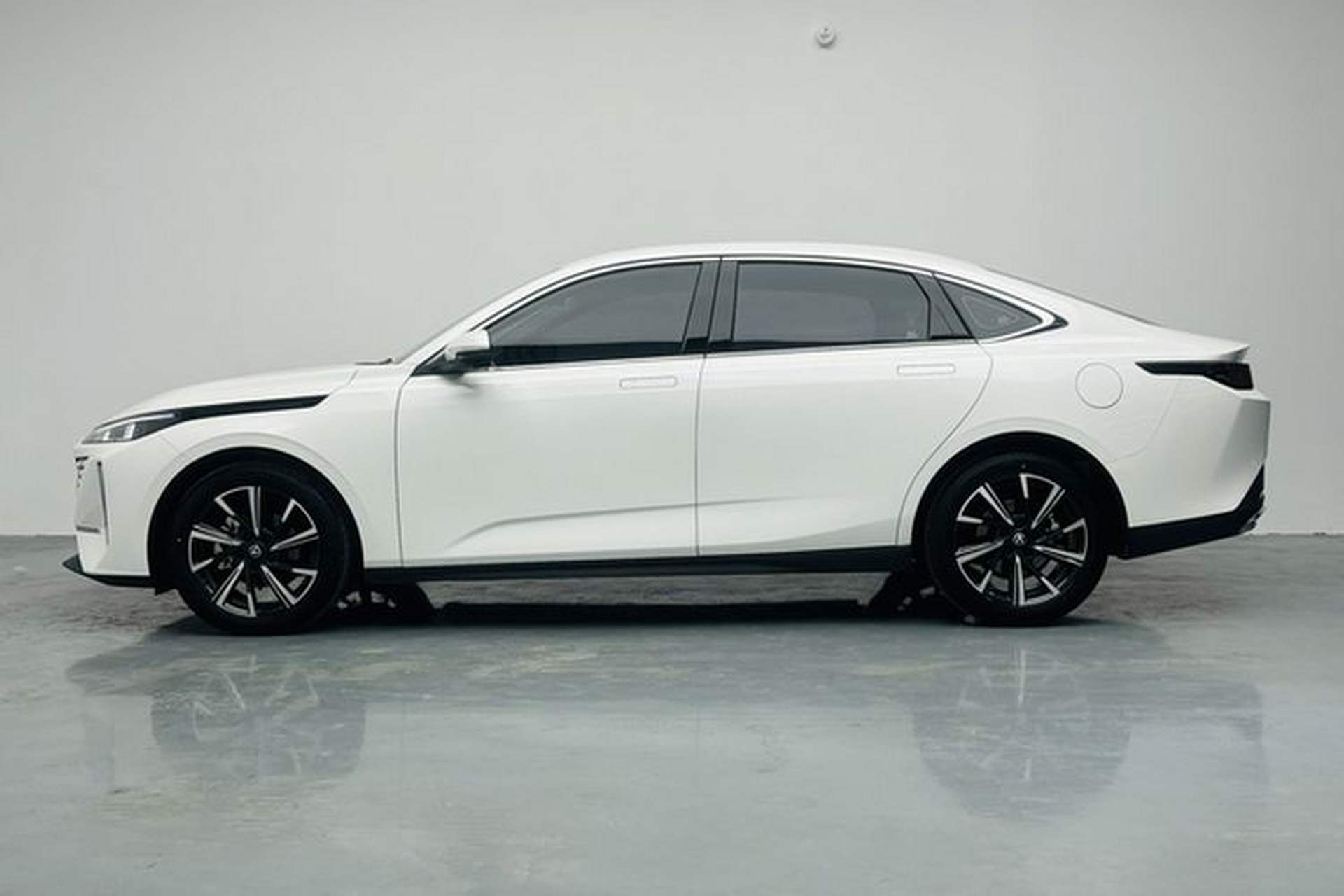 Used CHANGAN Eado 2024 1.5T GDI Automatic Flagship Edition Exterior 6