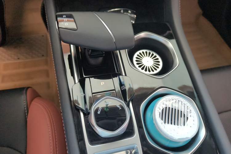 Used CHANGAN Eado 2024 PLUS Blue Whale NE 1.4T GDI DCT High-Energy Edition Gear Lever