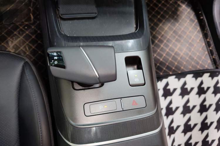 Used CHANGAN Eado 2024 1.5T GDI Automatic Prestige Edition Gear Lever