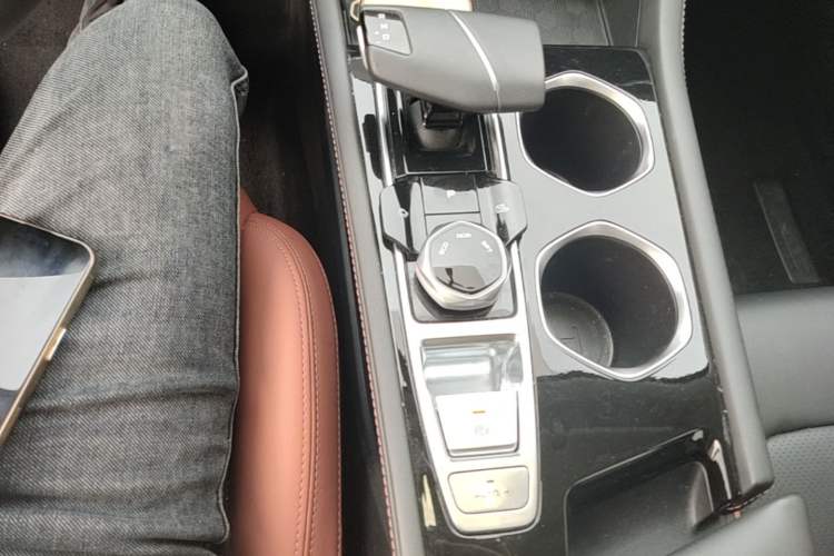 Used CHANGAN Eado 2024 PLUS Blue Whale NE 1.4T GDI DCT High-Energy Edition Gear Lever