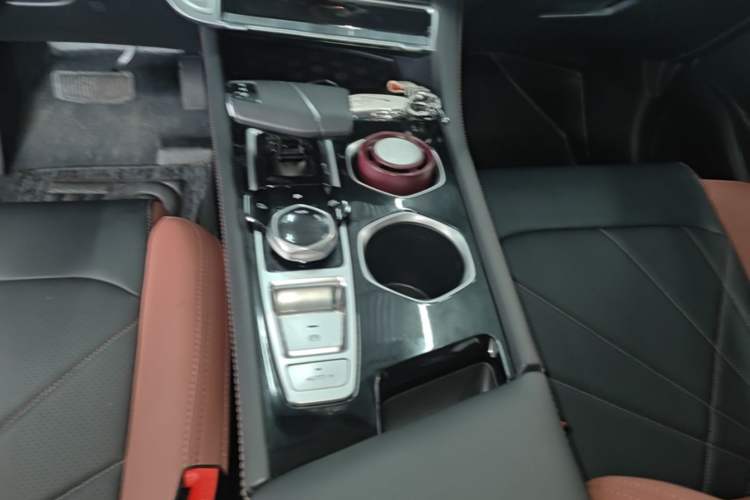 Used CHANGAN Eado 2024 PLUS Blue Whale NE 1.4T GDI DCT High-Energy Edition Gear Lever