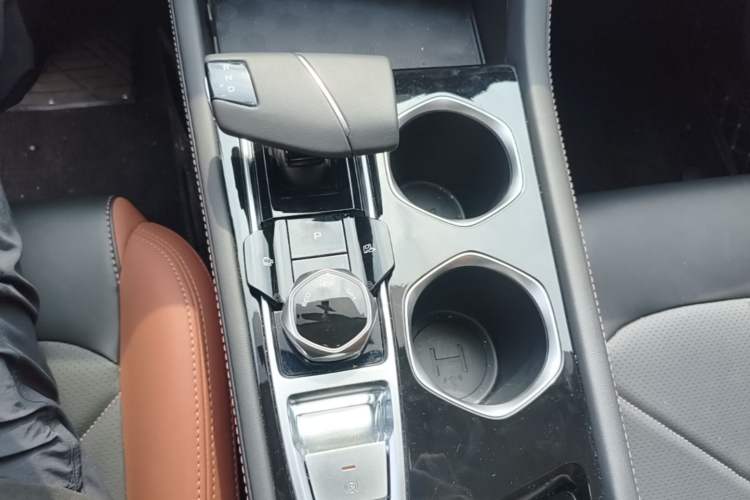 Used CHANGAN Eado 2024 PLUS Blue Whale NE 1.4T GDI DCT High-Energy Edition Gear Lever