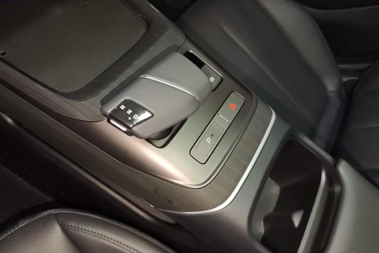 Used CHANGAN Eado 2024 1.5T GDI Automatic Prestige Edition Gear Lever