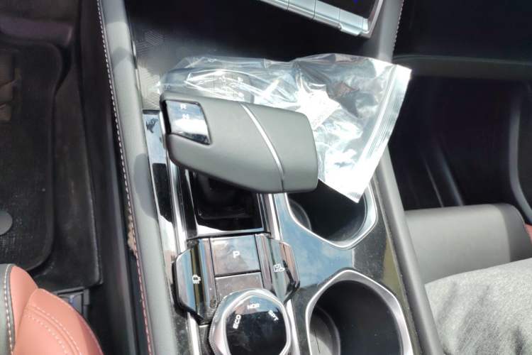Used CHANGAN Eado 2024 PLUS Blue Whale NE 1.4T GDI DCT High-Energy Edition Gear Lever