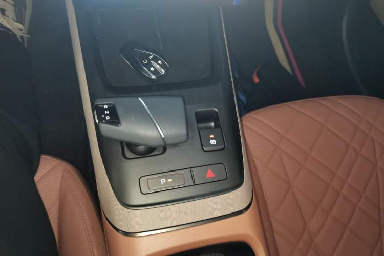 Used CHANGAN Eado 2024 1.5T GDI Automatic Flagship Edition Gear Lever