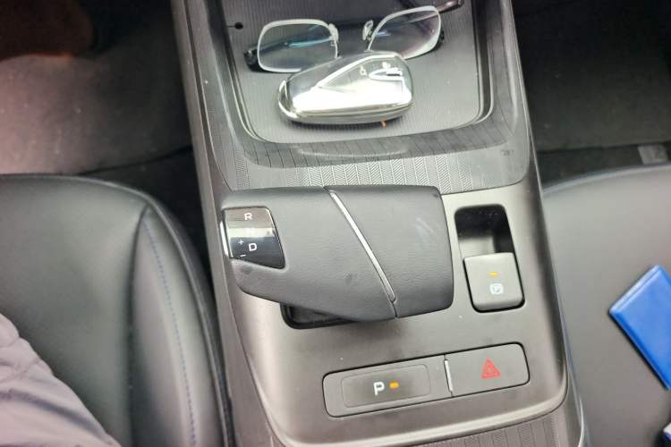 Used CHANGAN Eado 2024 1.5T GDI Automatic Prestige Edition Gear Lever