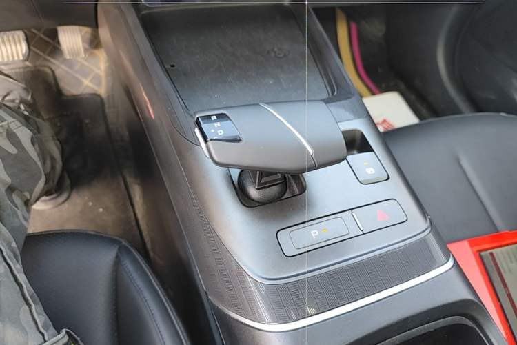 Used CHANGAN Eado 2024 1.5T GDI Automatic Prestige Edition Gear Lever
