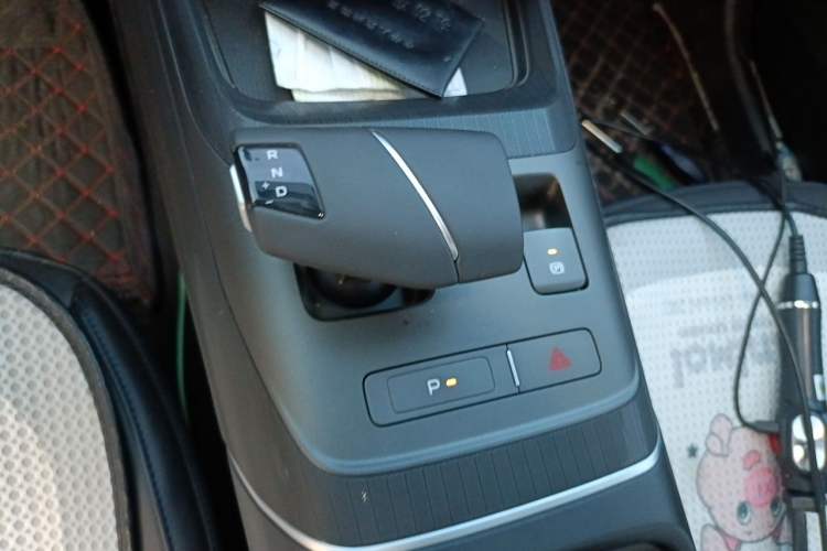 Used CHANGAN Eado 2024 1.5T GDI Automatic Prestige Edition Gear Lever