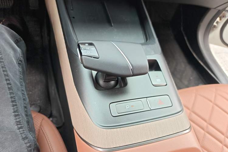 Used CHANGAN Eado 2024 1.5T GDI Automatic Flagship Edition Gear Lever
