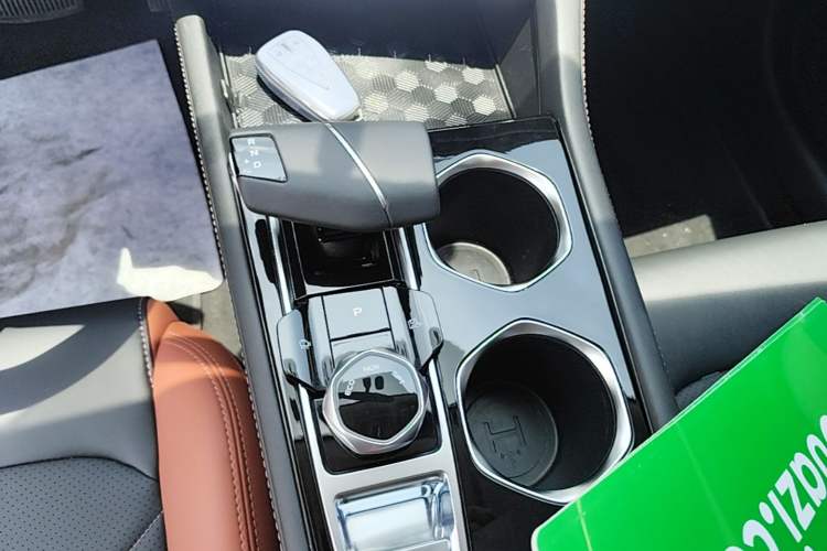 Used CHANGAN Eado 2024 PLUS Blue Whale NE 1.4T GDI DCT High-Energy Edition Gear Lever