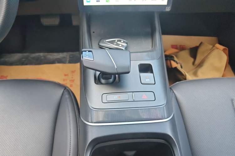 Used CHANGAN Eado 2024 1.5T GDI Automatic Prestige Edition Gear Lever