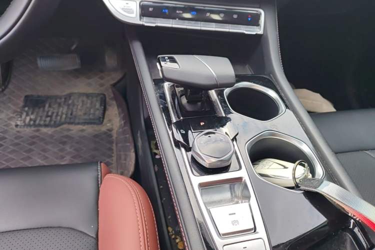 Used CHANGAN Eado 2024 PLUS Blue Whale NE 1.4T GDI DCT High-Energy Edition Gear Lever