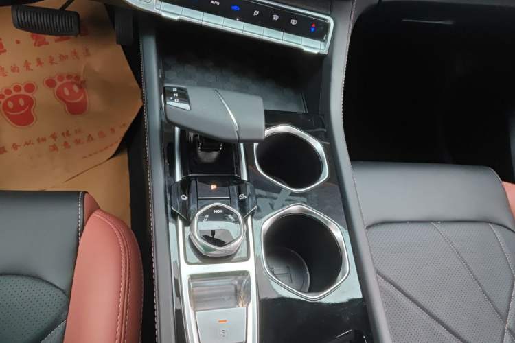 Used CHANGAN Eado 2024 PLUS Blue Whale NE 1.4T GDI DCT High-Energy Edition Gear Lever