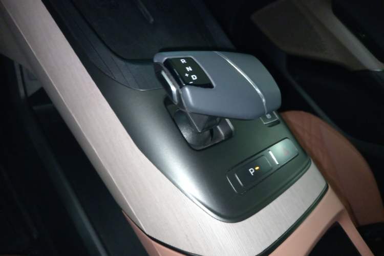 Used CHANGAN Eado 2024 1.5T GDI Automatic Flagship Edition Gear Lever