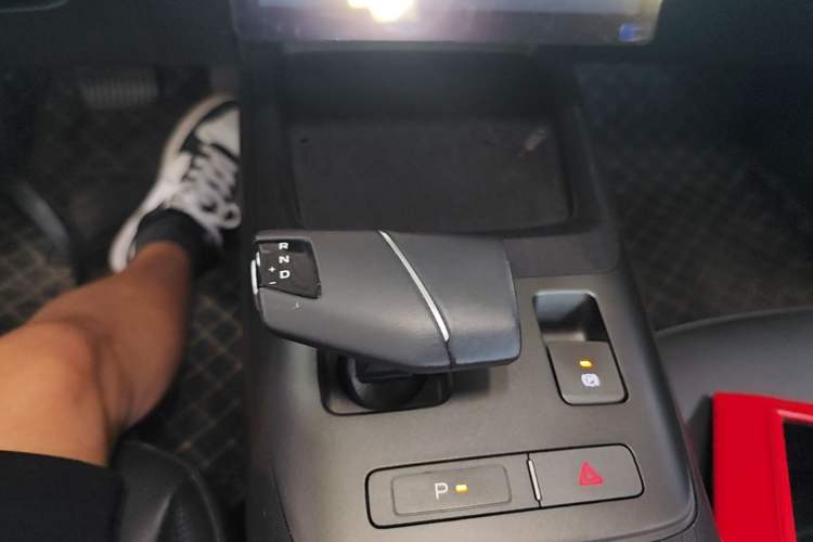 Used CHANGAN Eado 2024 1.5T GDI Automatic Prestige Edition Gear Lever