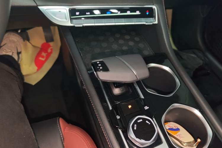 Used CHANGAN Eado 2024 PLUS Blue Whale NE 1.4T GDI DCT High-Energy Edition Gear Lever