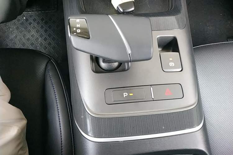 Used CHANGAN Eado 2024 1.5T GDI Automatic Prestige Edition Gear Lever