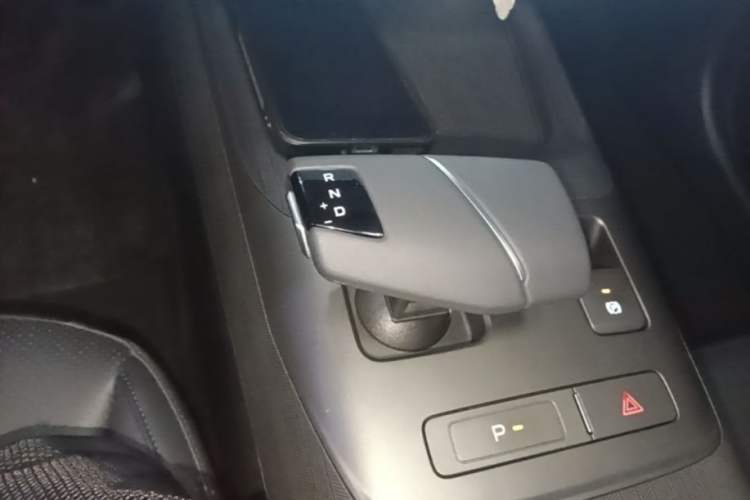 Used CHANGAN Eado 2024 1.5T GDI Automatic Prestige Edition Gear Lever