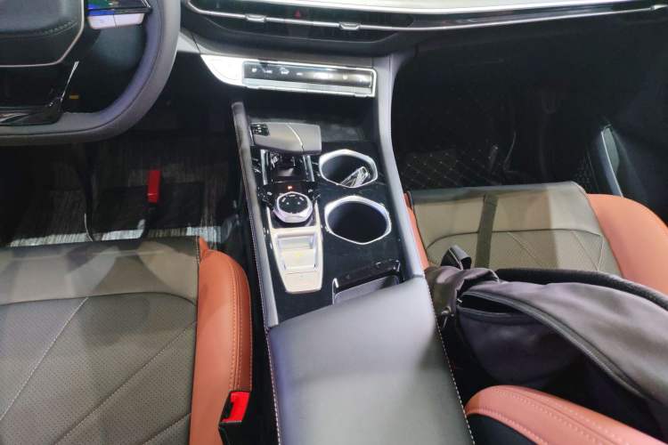 Used CHANGAN Eado 2024 PLUS Blue Whale NE 1.4T GDI DCT High-Energy Edition Gear Lever
