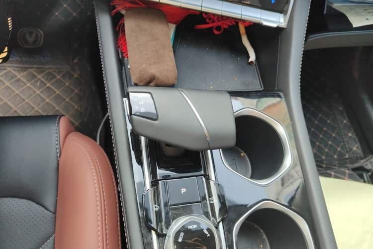 Used CHANGAN Eado 2024 PLUS Blue Whale NE 1.4T GDI DCT High-Energy Edition Gear Lever