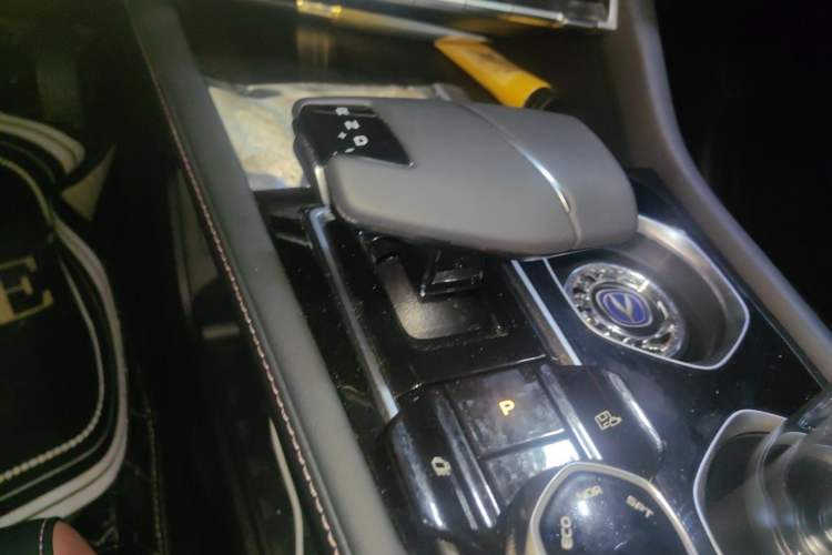 Used CHANGAN Eado 2024 PLUS Blue Whale NE 1.4T GDI DCT High-Energy Edition Gear Lever