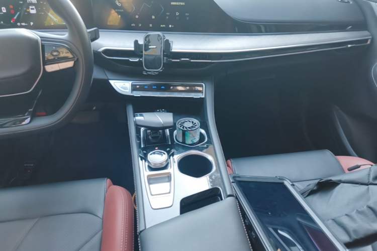 Used CHANGAN Eado 2024 PLUS Blue Whale NE 1.4T GDI DCT High-Energy Edition Gear Lever
