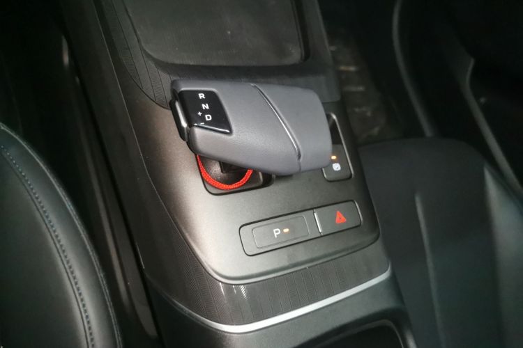 Used CHANGAN Eado 2024 1.5T GDI Automatic Prestige Edition Gear Lever