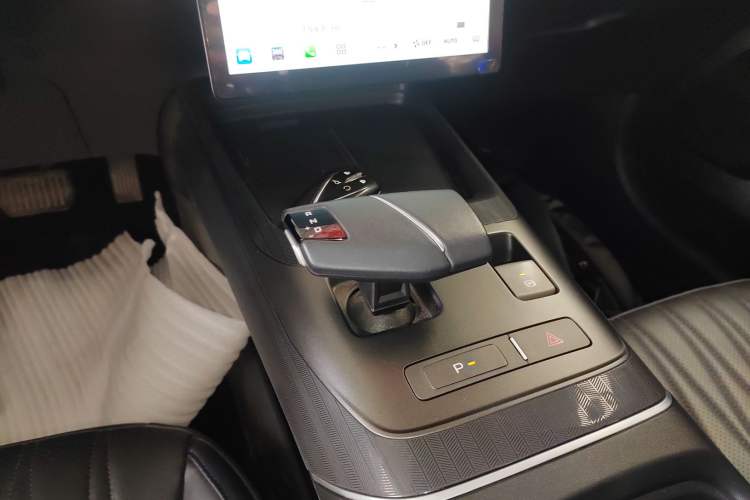 Used CHANGAN Eado 2024 1.5T GDI Automatic Flagship Edition Gear Lever