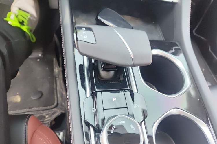 Used CHANGAN Eado 2024 PLUS Blue Whale NE 1.4T GDI DCT High-Energy Edition Gear Lever