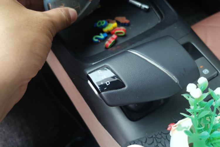 Used CHANGAN Eado 2024 1.5T GDI Automatic Flagship Edition Gear Lever