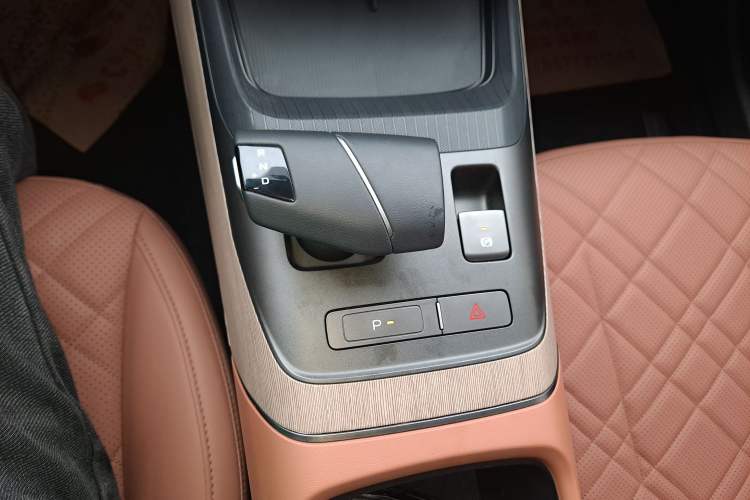 Used CHANGAN Eado 2024 1.5T GDI Automatic Flagship Edition Gear Lever