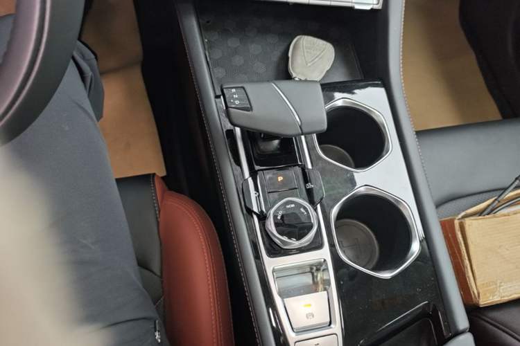 Used CHANGAN Eado 2024 PLUS Blue Whale NE 1.4T GDI DCT High-Energy Edition Gear Lever