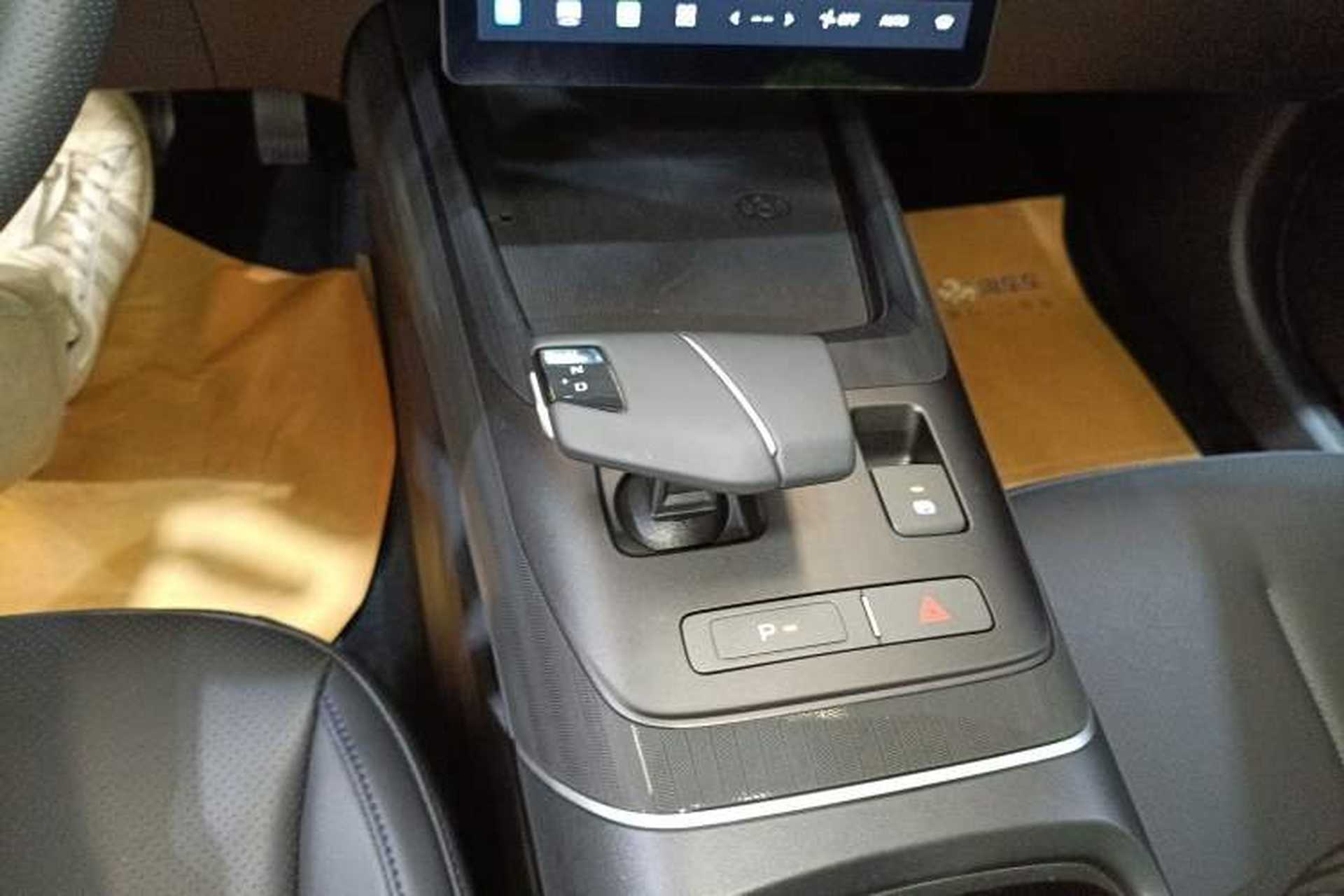 Used CHANGAN Eado 2024 1.5T GDI Automatic Prestige Edition Gear Lever